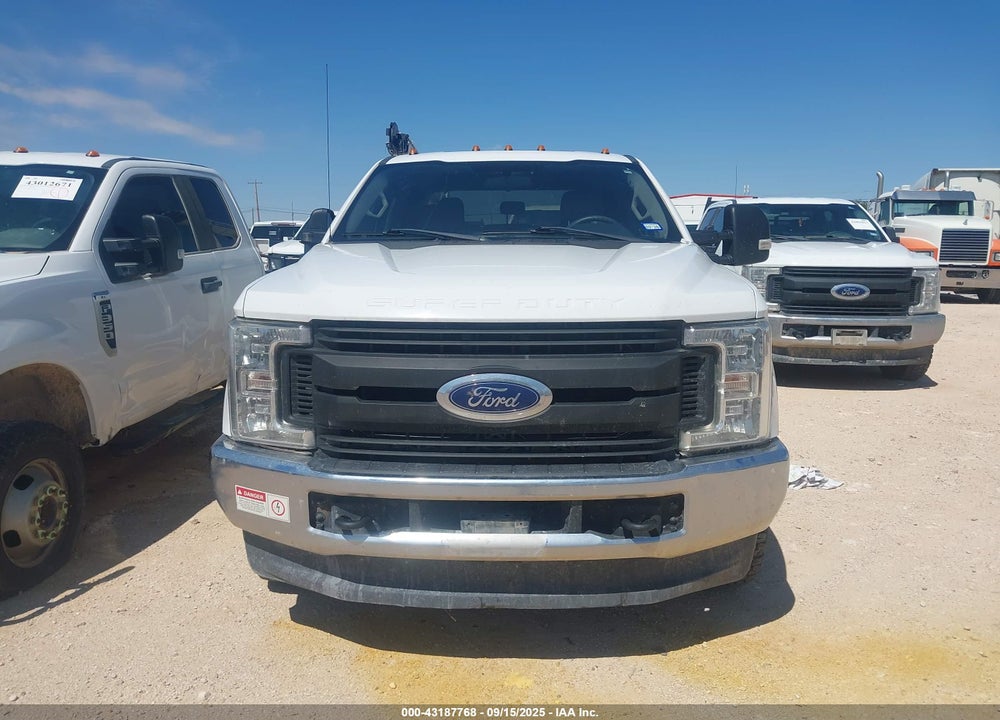 2019 FORD F-350 CHASSIS XL VIN: 1FD8W3HT4KEG78222
