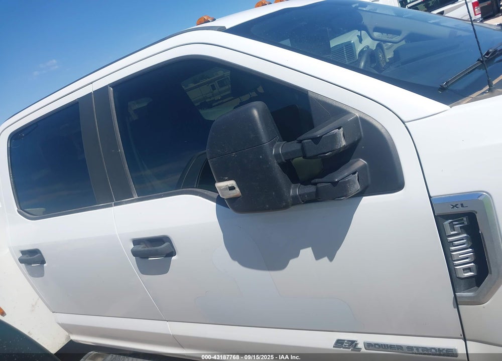 2019 FORD F-350 CHASSIS XL VIN: 1FD8W3HT4KEG78222