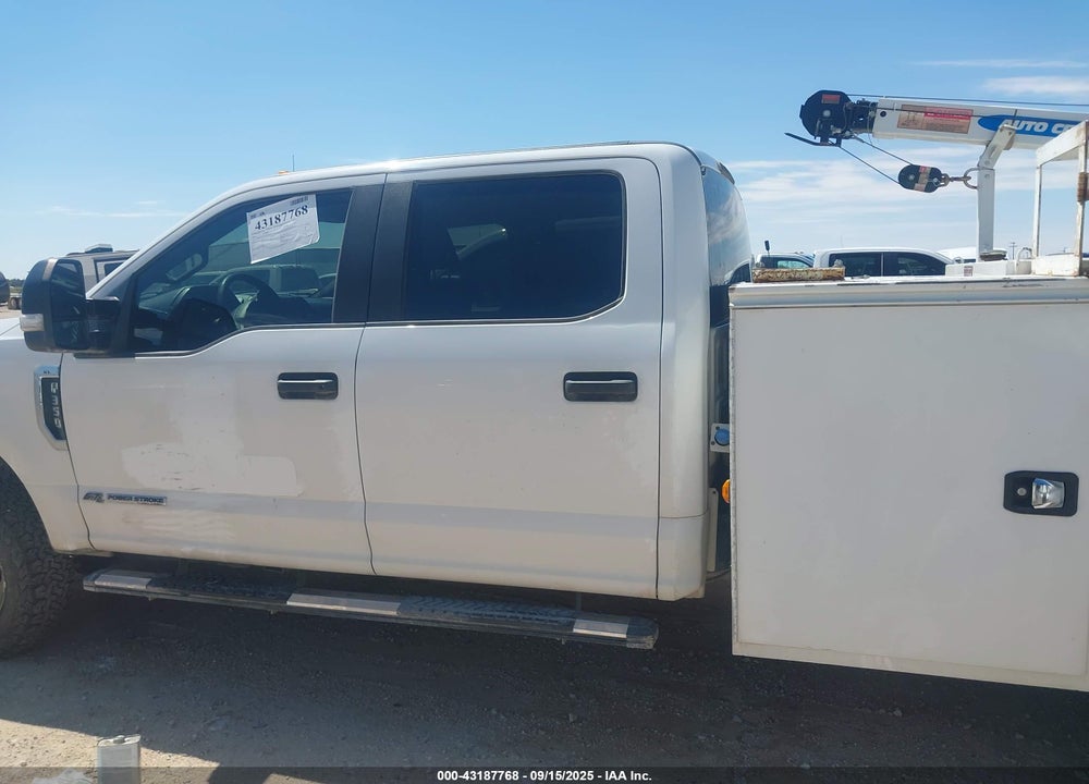 2019 FORD F-350 CHASSIS XL VIN: 1FD8W3HT4KEG78222