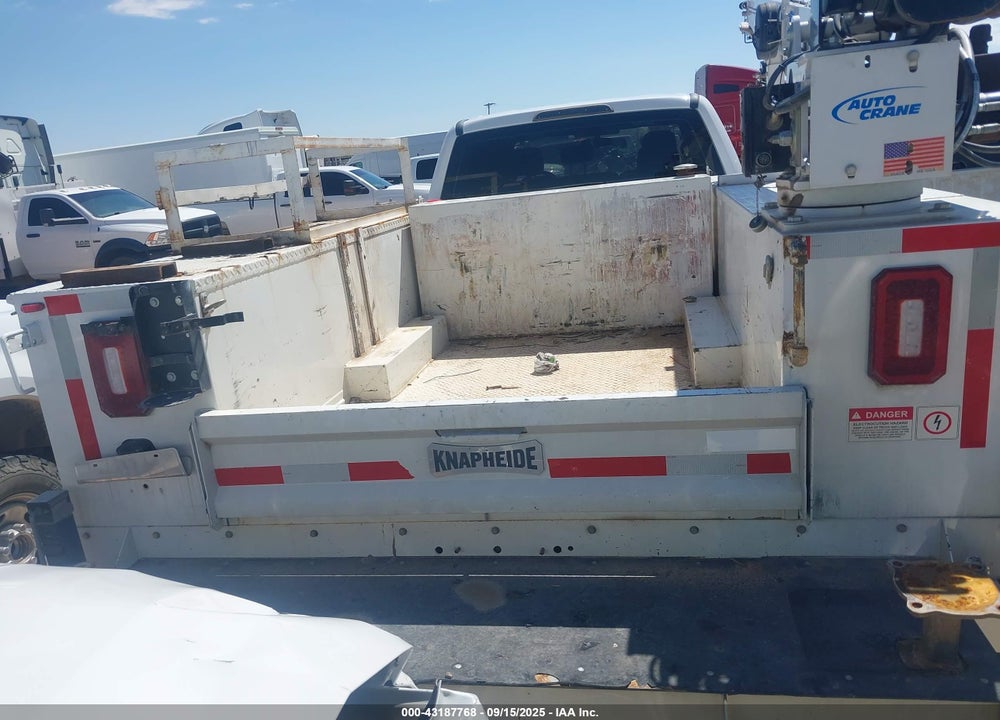 2019 FORD F-350 CHASSIS XL VIN: 1FD8W3HT4KEG78222