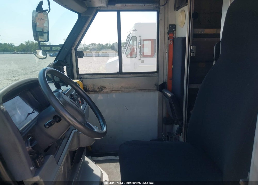 2013 ISUZU COMMERCIAL VAN VIN: JALB4T173D7W00842