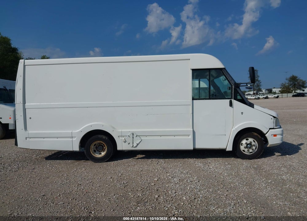 2013 ISUZU COMMERCIAL VAN VIN: JALB4T173D7W00842