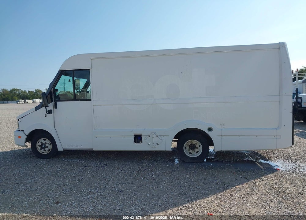 2013 ISUZU COMMERCIAL VAN VIN: JALB4T173D7W00842