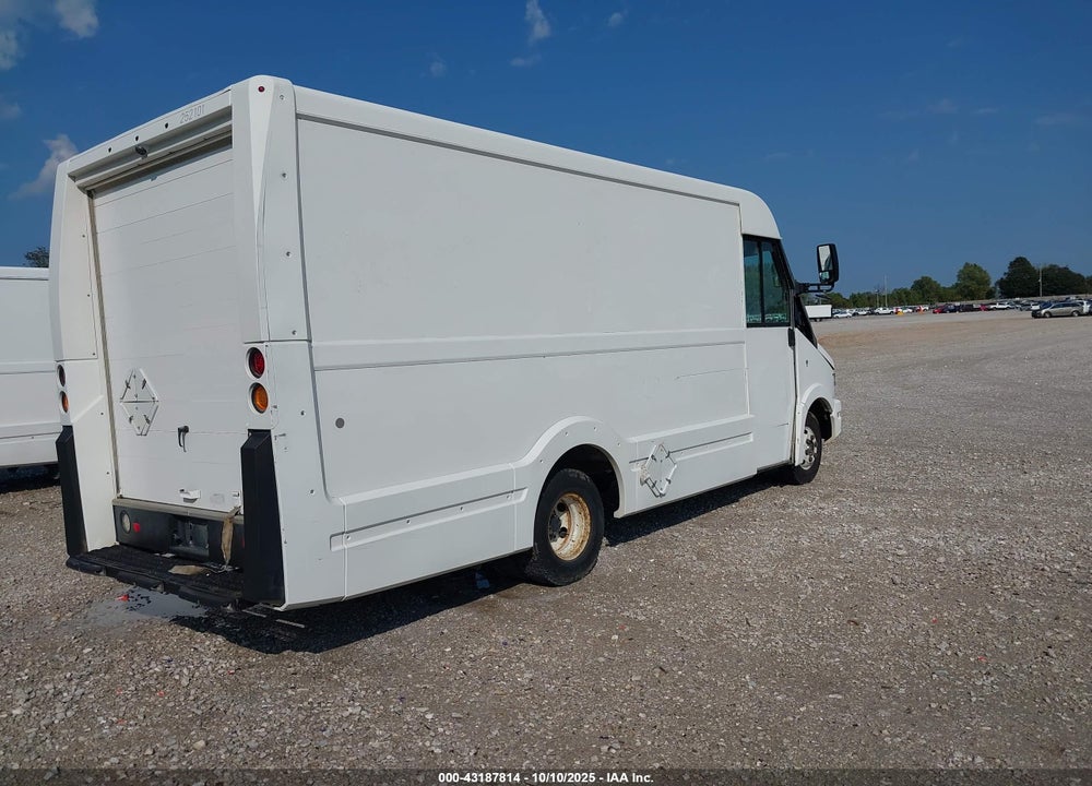 2013 ISUZU COMMERCIAL VAN VIN: JALB4T173D7W00842
