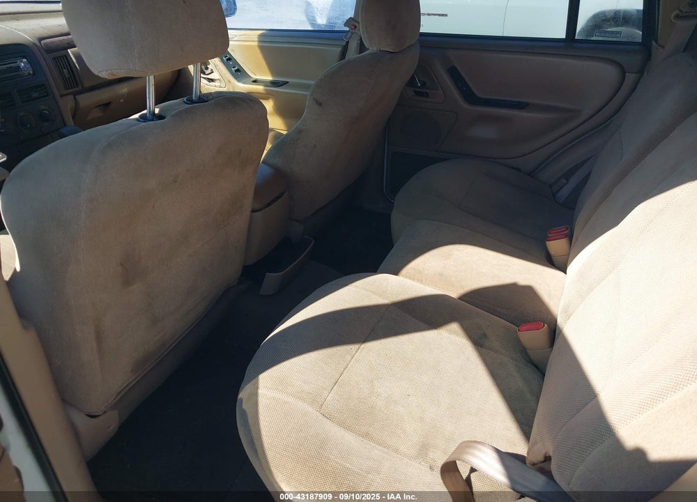 2000 JEEP GRAND CHEROKEE LAREDO VIN: 1J4G248S5YC160787