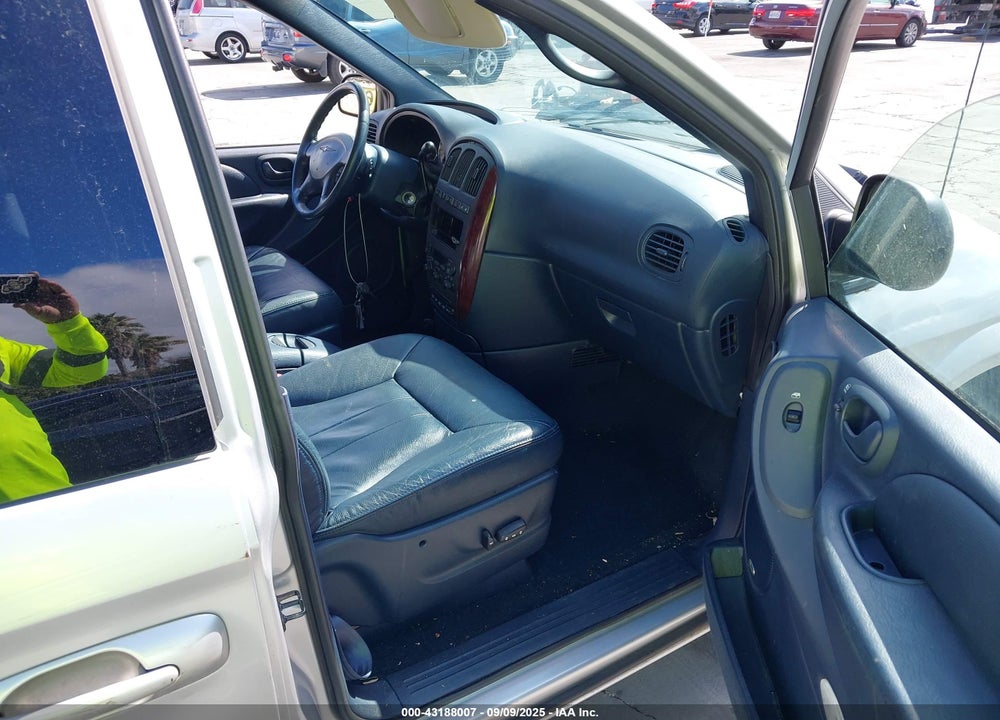 2001 CHRYSLER TOWN & COUNTRY LXI VIN: 2C8GT54L41R285282