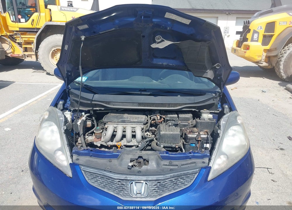 2013 HONDA FIT VIN: JHMGE8H33DC022882