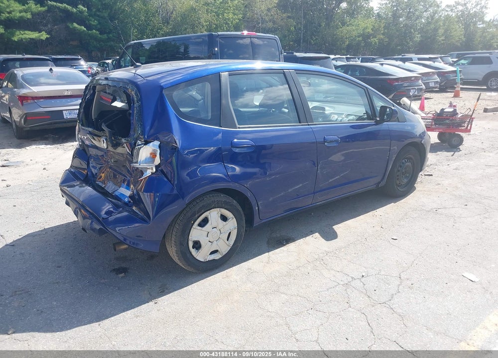 2013 HONDA FIT VIN: JHMGE8H33DC022882