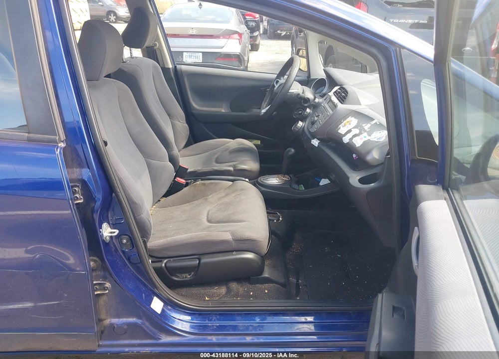 2013 HONDA FIT VIN: JHMGE8H33DC022882