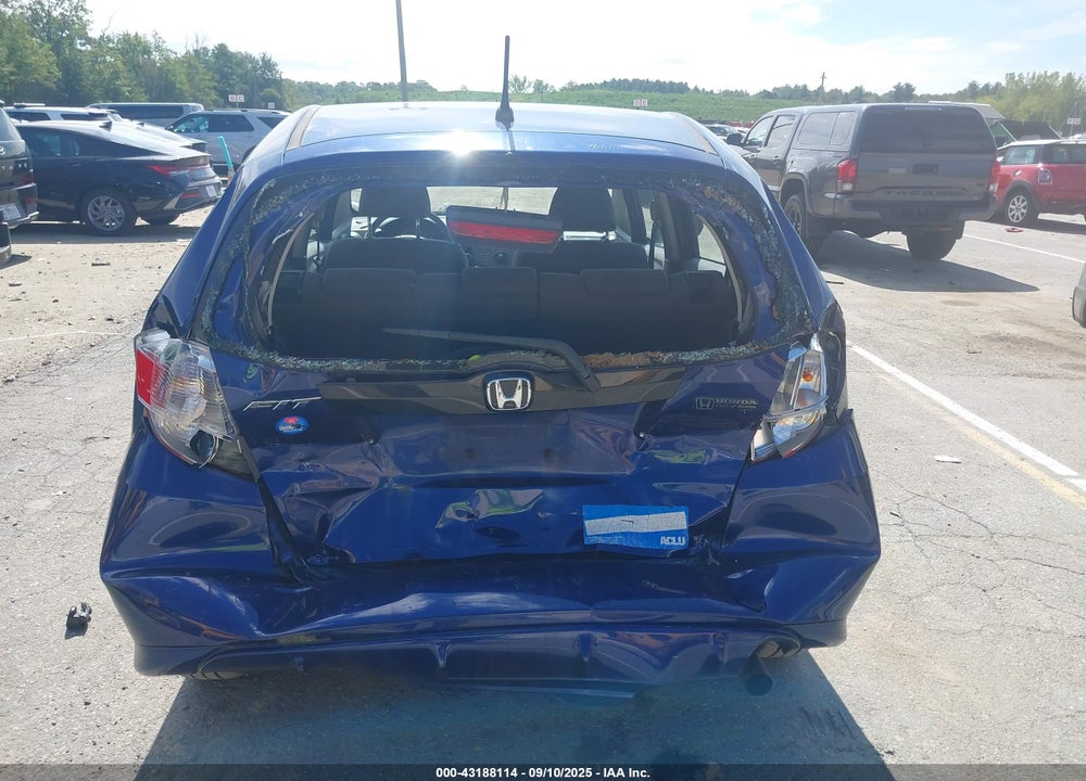2013 HONDA FIT VIN: JHMGE8H33DC022882