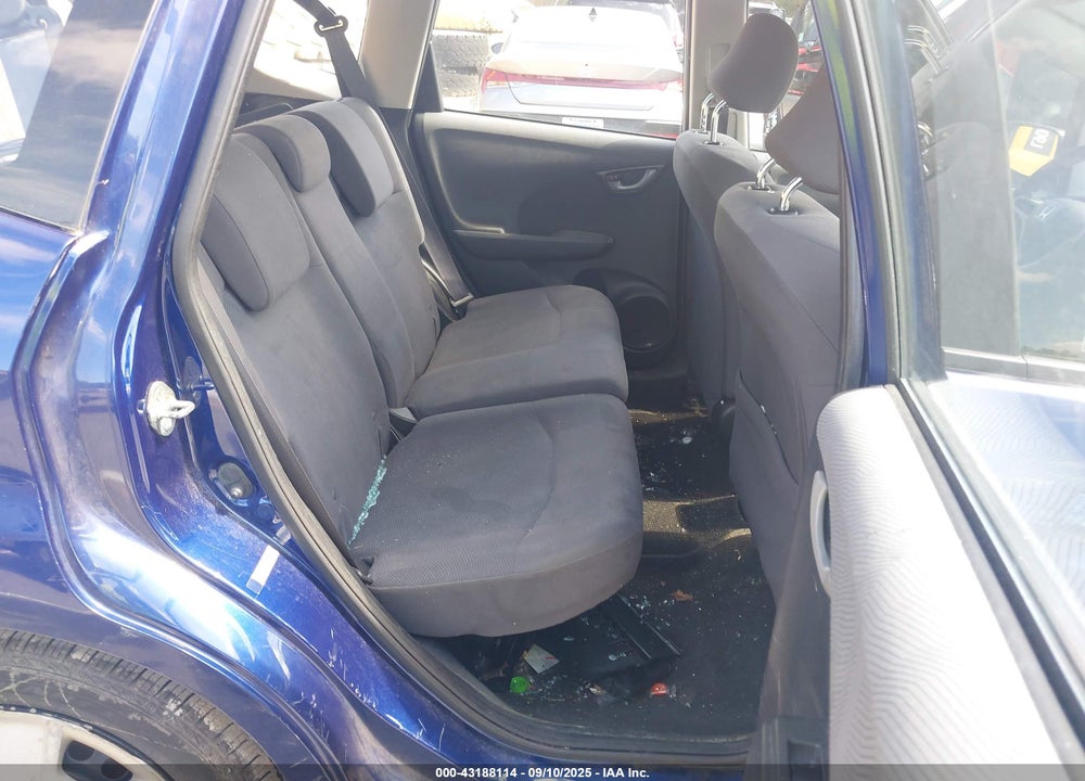 2013 HONDA FIT VIN: JHMGE8H33DC022882
