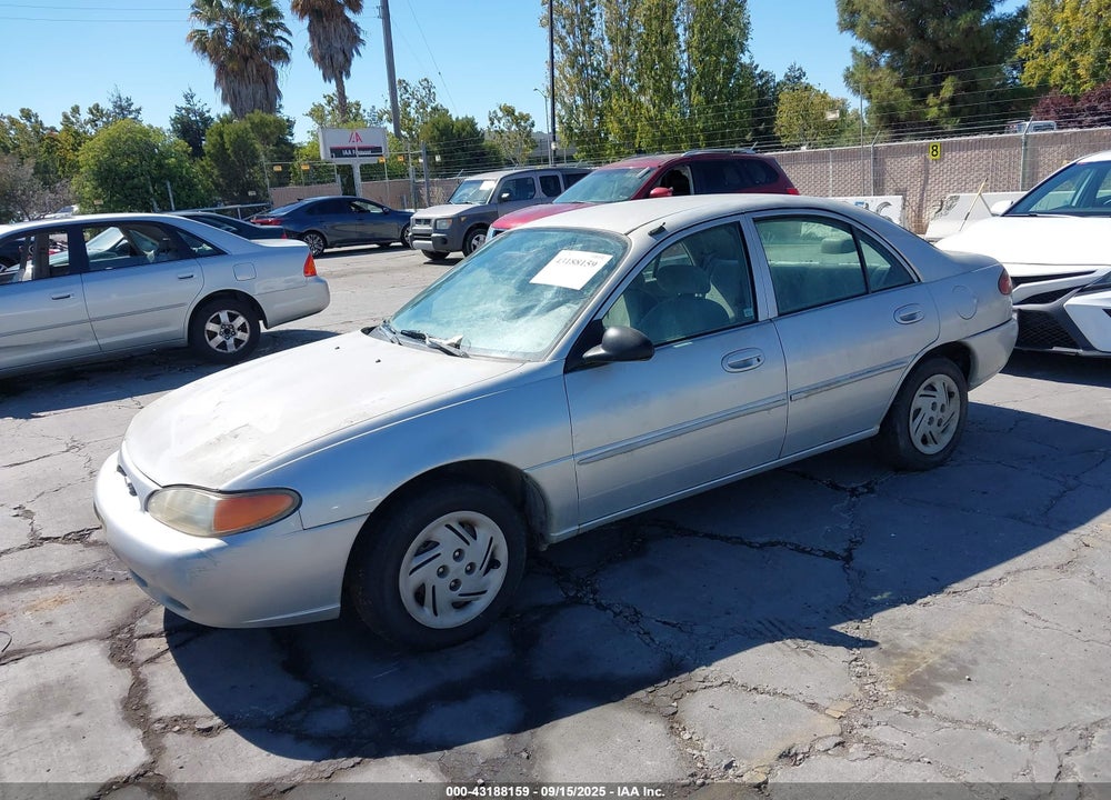 2000 FORD ESCORT VIN: 3FAFP13P8YR233680