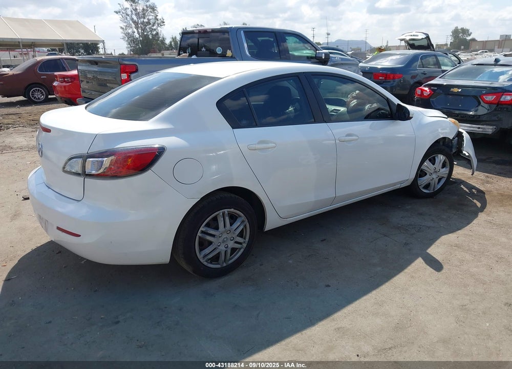 2013 MAZDA 3 VIN: JM1BL1UP8D1812403