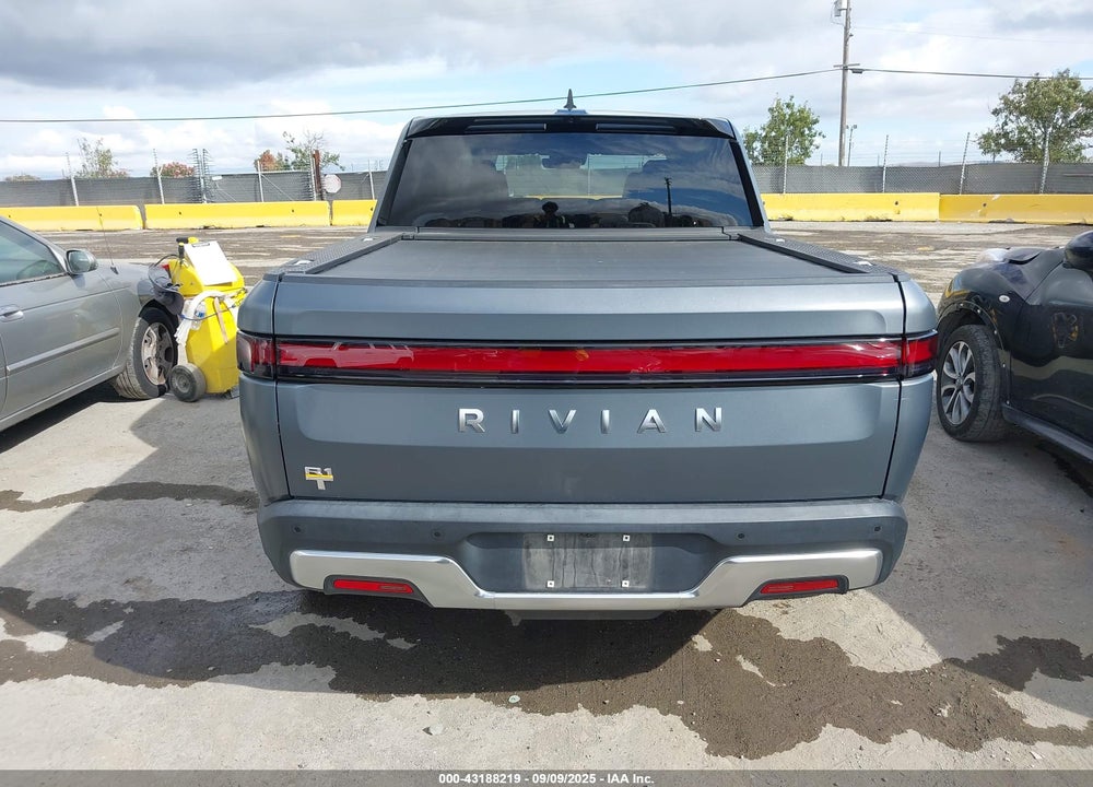 2022 RIVIAN R1T VIN: 7FCTGAAA9NN004171
