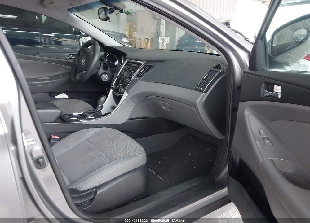 2013 HYUNDAI SONATA VIN: 5NPEB4AC5DH683693