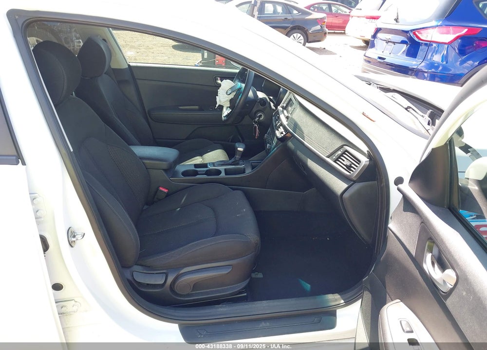 2016 KIA OPTIMA VIN: 5XXGT4L35GG038609