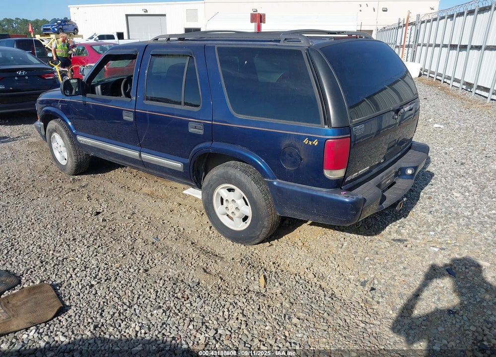 2000 CHEVROLET BLAZER LS VIN: 1GNDT13W0Y2153077