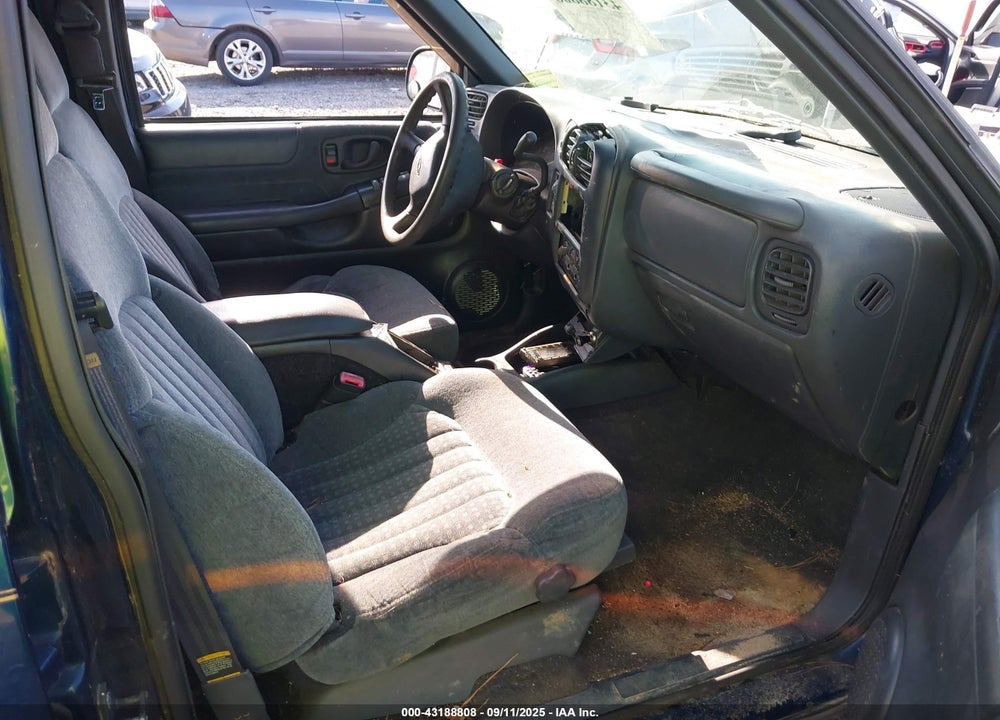 2000 CHEVROLET BLAZER LS VIN: 1GNDT13W0Y2153077