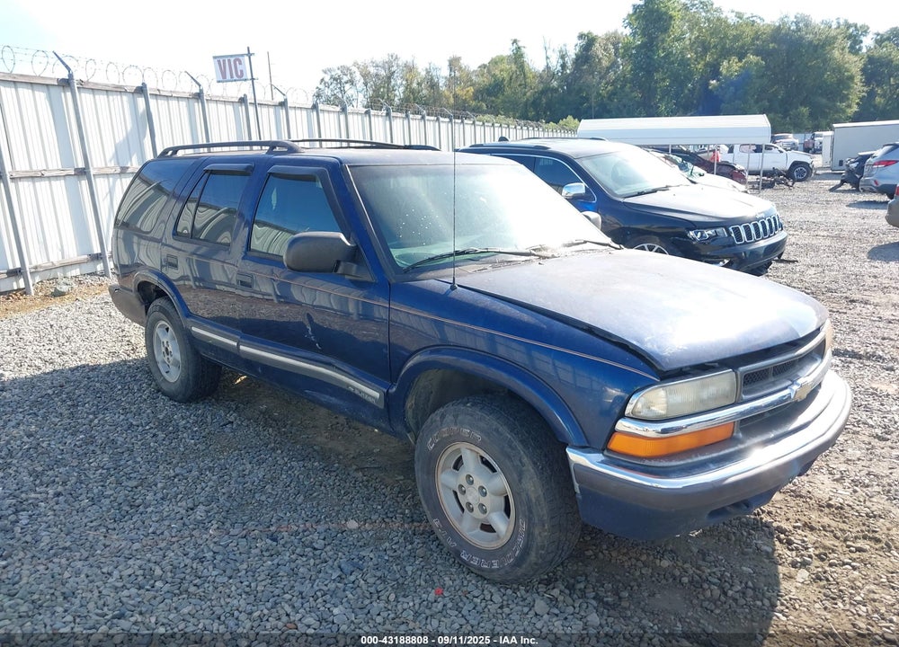 2000 CHEVROLET BLAZER LS VIN: 1GNDT13W0Y2153077