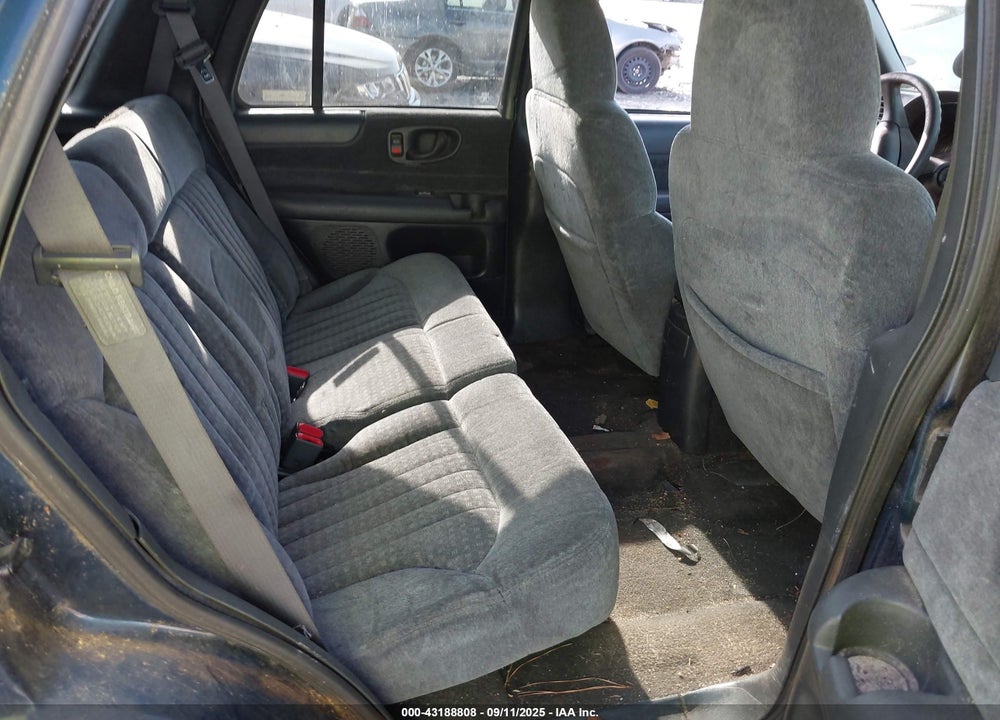 2000 CHEVROLET BLAZER LS VIN: 1GNDT13W0Y2153077