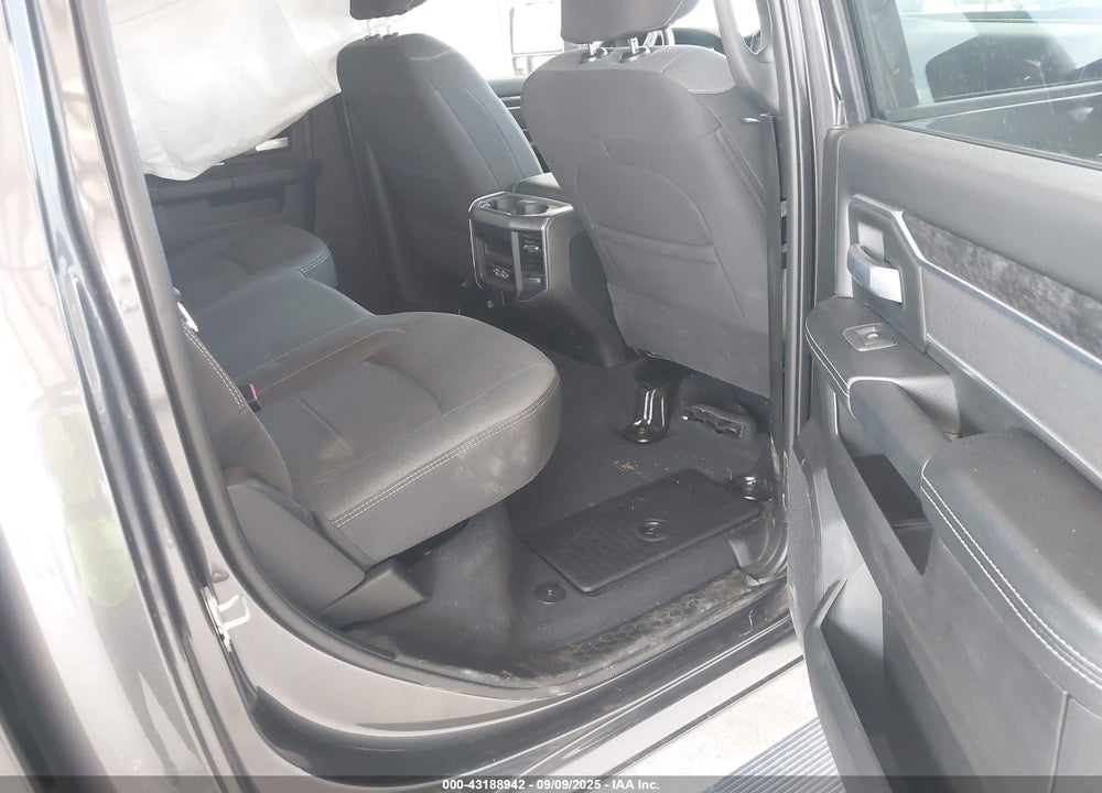 2024 RAM 2500 BIG HORN 4X4 6'4 BOX VIN: 3C6UR5DJ2RG327779