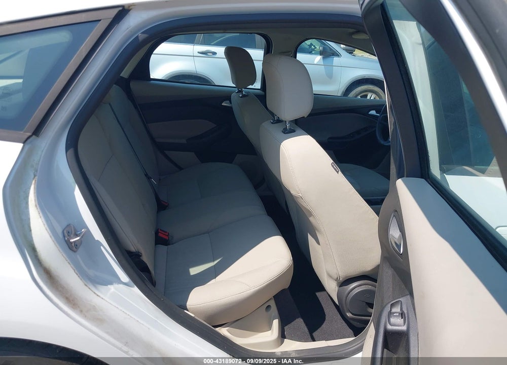 2016 FORD FOCUS VIN: 1FADP3K25GL385499