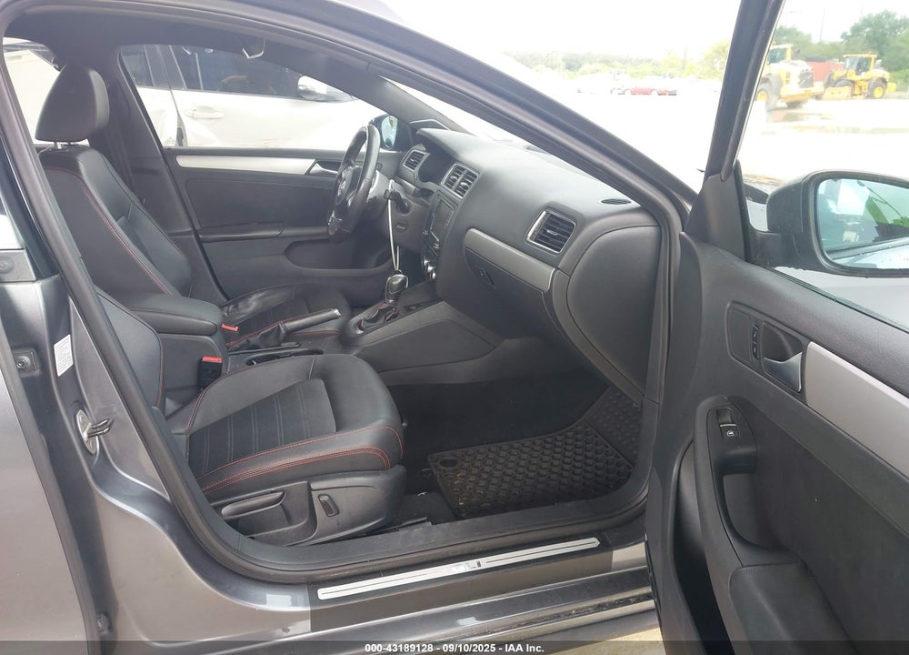 2013 VOLKSWAGEN JETTA VIN: 3VW467AJ8DM228473