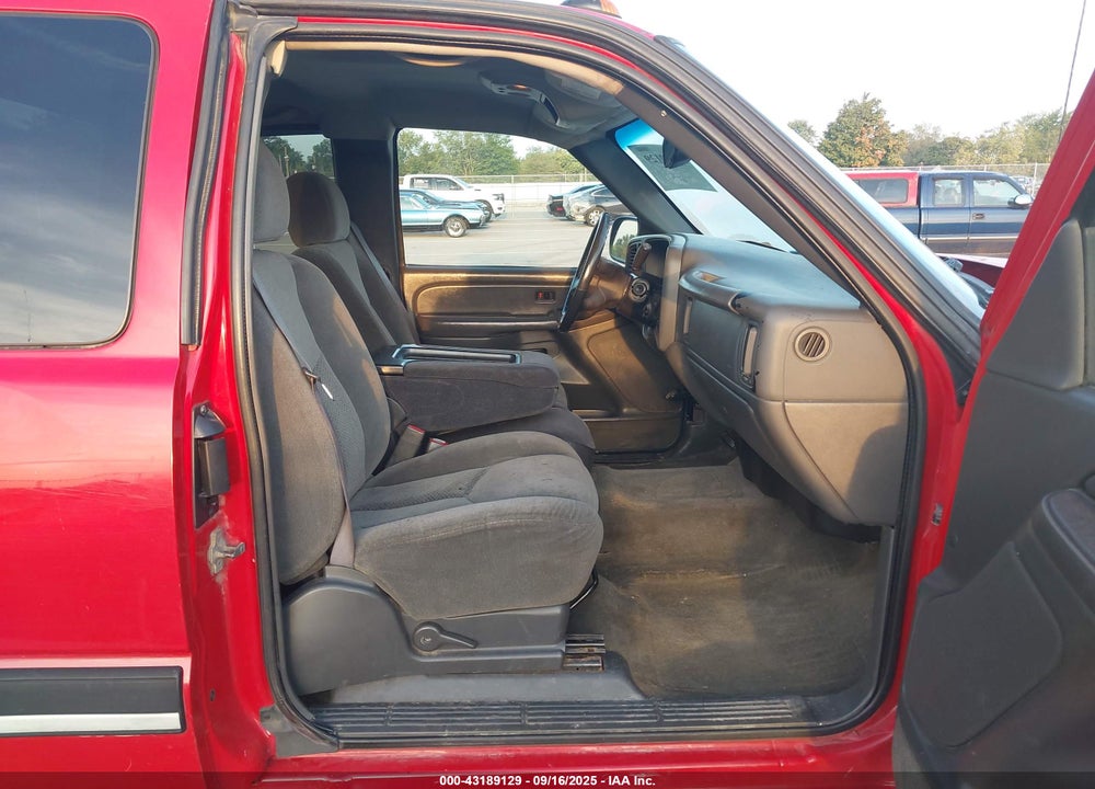 2005 CHEVROLET SILVERADO 2500HD LS VIN: 1GCHK29UX5E127802
