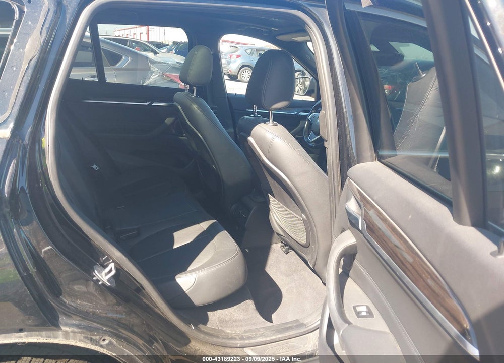 2016 BMW X1 VIN: WBXHT3Z31G4A50276
