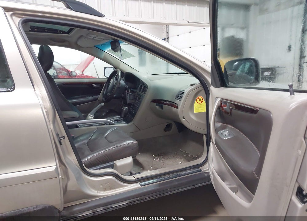 2001 VOLVO V70 XC VIN: YV1SZ58D811031909