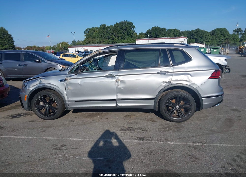 2019 VOLKSWAGEN TIGUAN VIN: 3VV3B7AXXKM136231