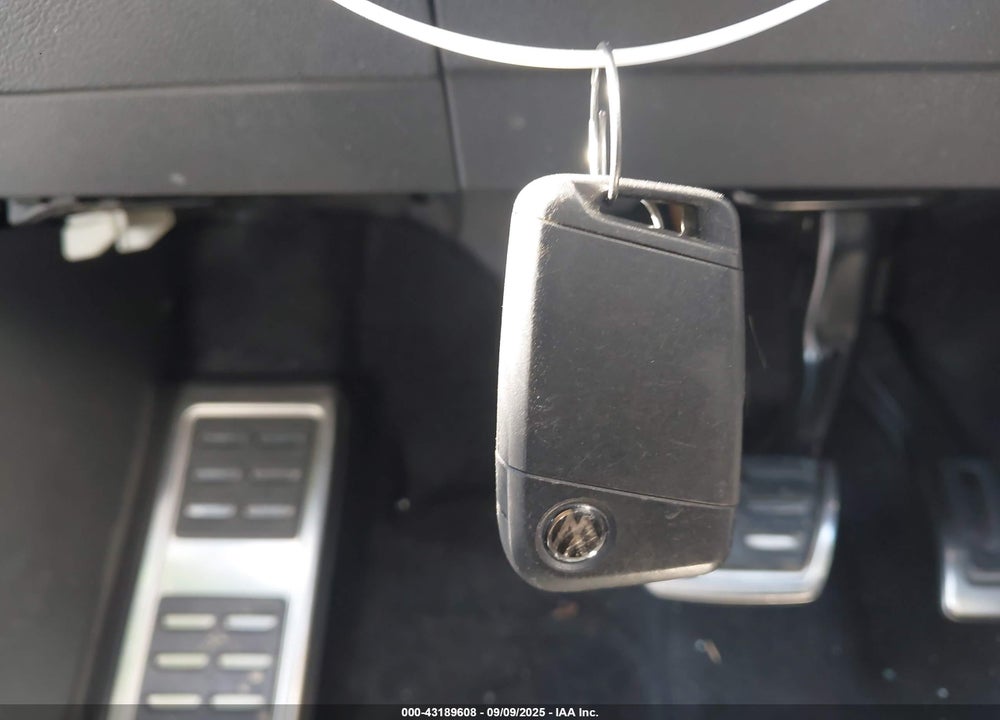 2019 VOLKSWAGEN TIGUAN VIN: 3VV3B7AXXKM136231
