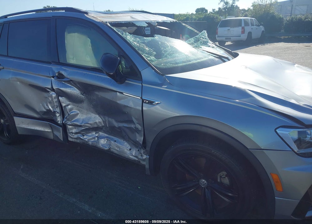 2019 VOLKSWAGEN TIGUAN VIN: 3VV3B7AXXKM136231