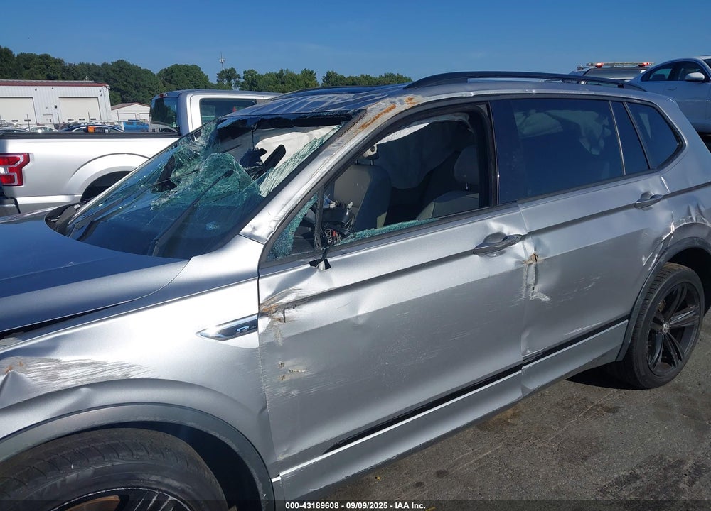 2019 VOLKSWAGEN TIGUAN VIN: 3VV3B7AXXKM136231