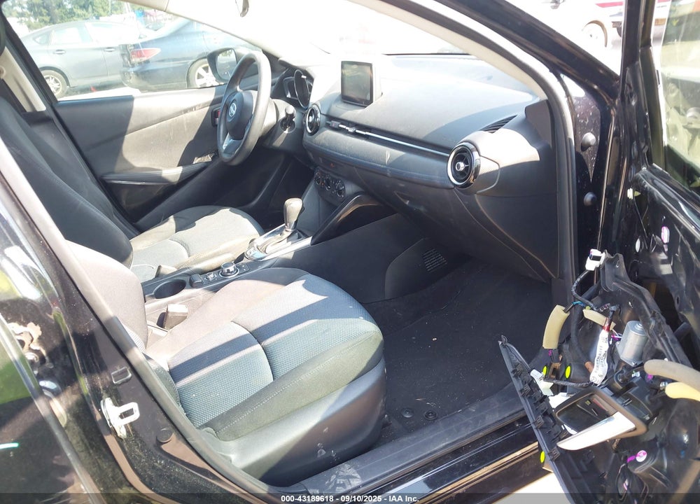 2016 SCION IA VIN: 3MYDLBZV6GY111575