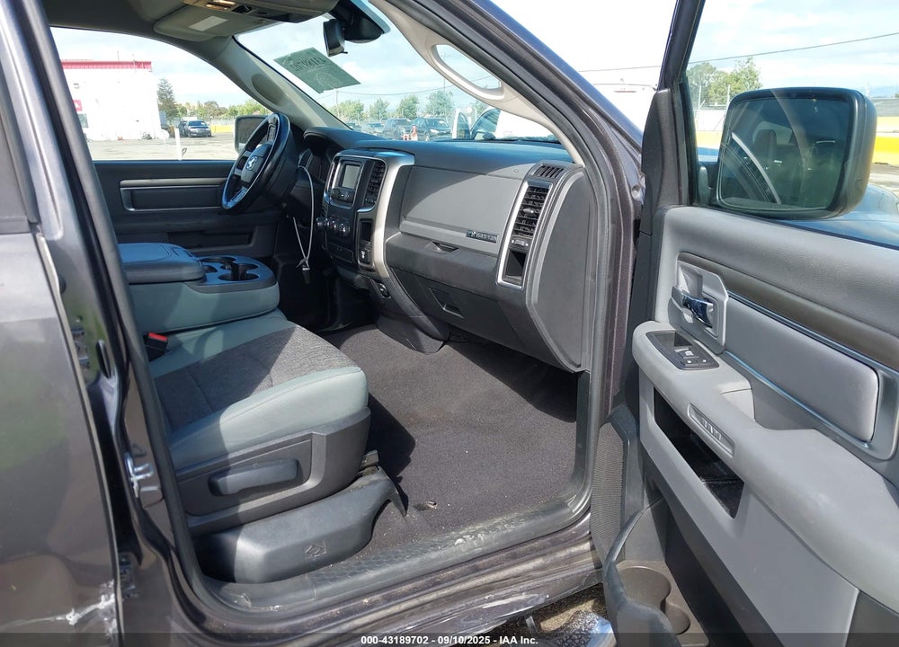 2016 RAM 1500 VIN: 1C6RR6GT2GS311869