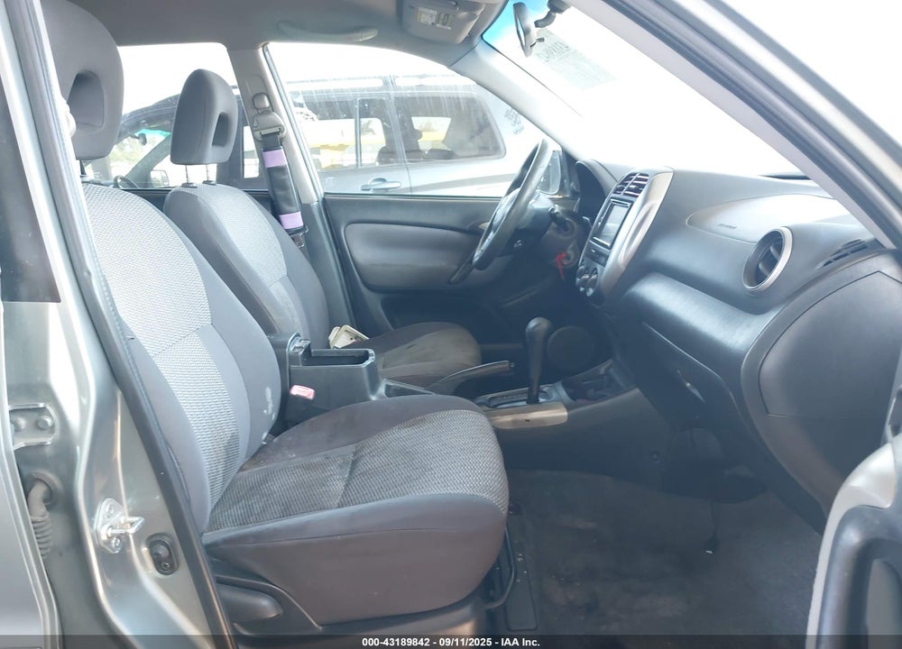 2004 TOYOTA RAV4 VIN: JTEGD20V240018267