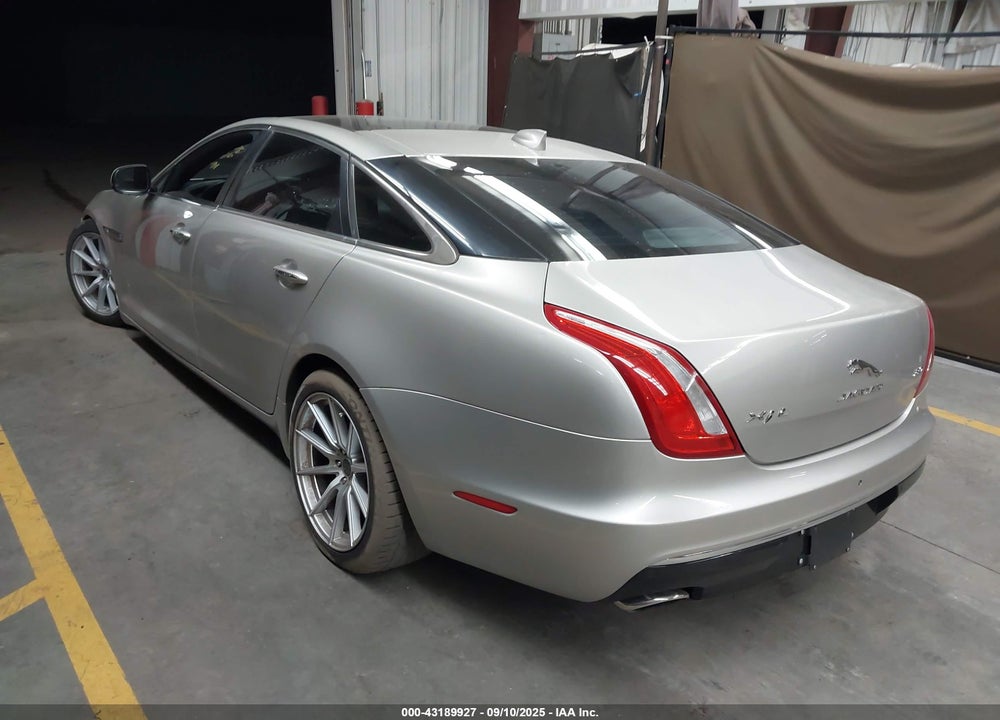 2016 JAGUAR XJ SERIES VIN: SAJWA2G73G8V95087