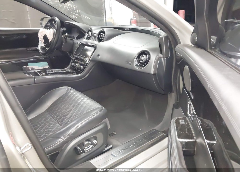 2016 JAGUAR XJ SERIES VIN: SAJWA2G73G8V95087