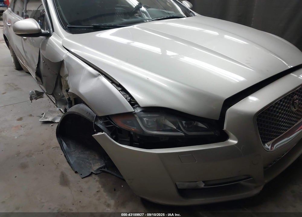 2016 JAGUAR XJ SERIES VIN: SAJWA2G73G8V95087