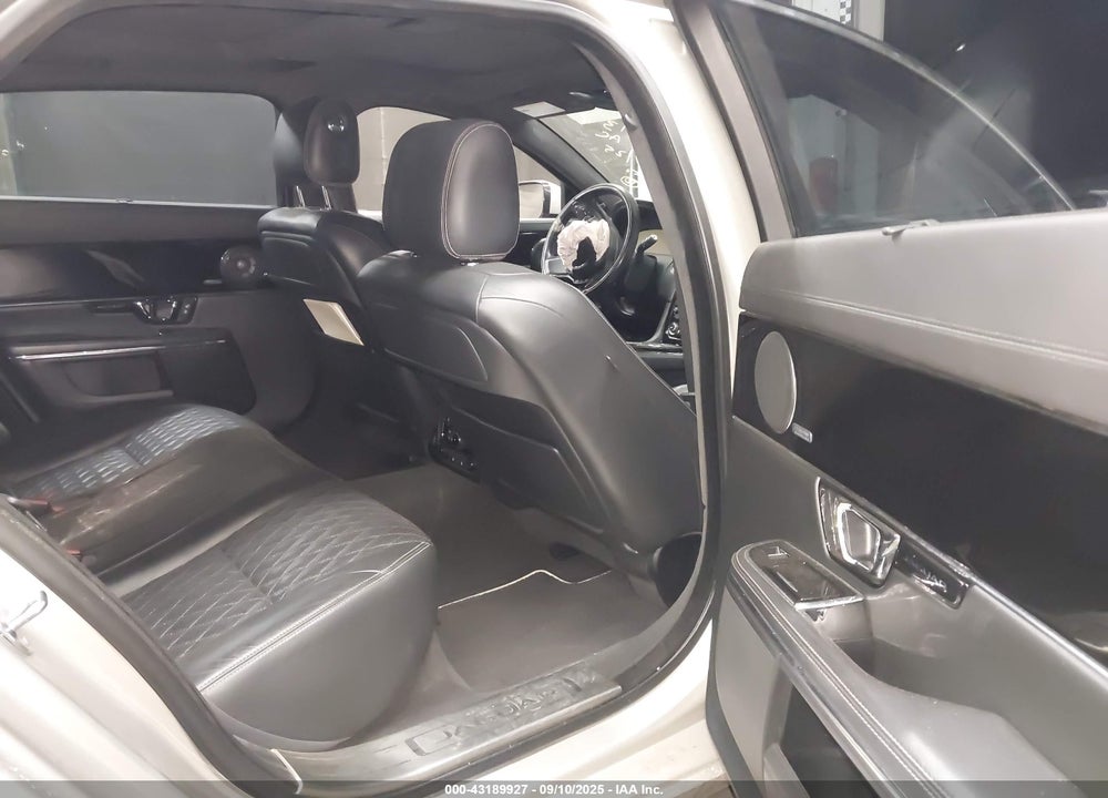 2016 JAGUAR XJ SERIES VIN: SAJWA2G73G8V95087