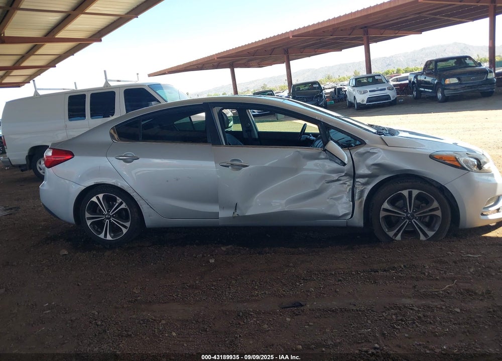 2015 KIA FORTE VIN: KNAFZ4A82F5372766
