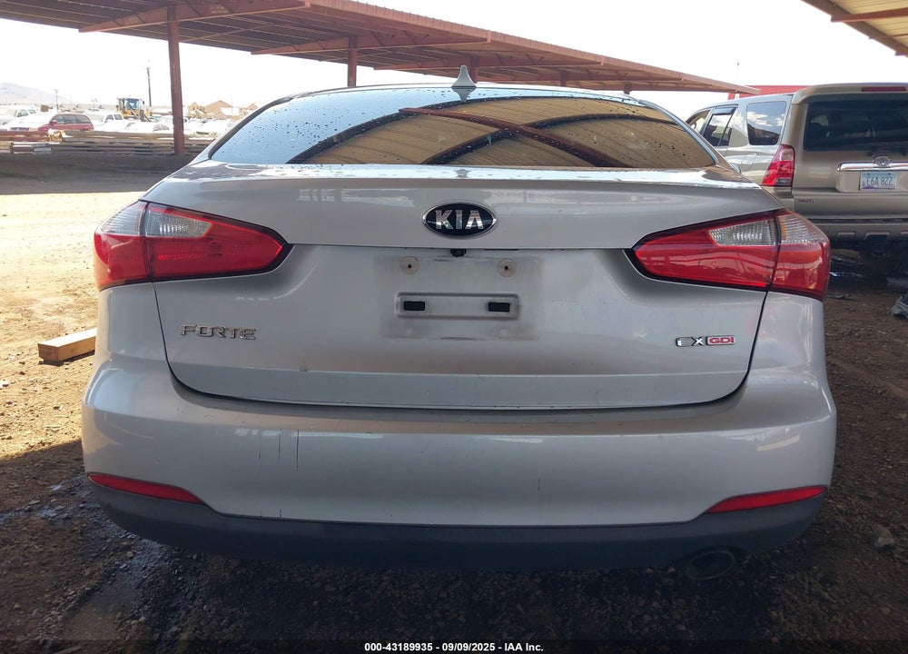 2015 KIA FORTE VIN: KNAFZ4A82F5372766