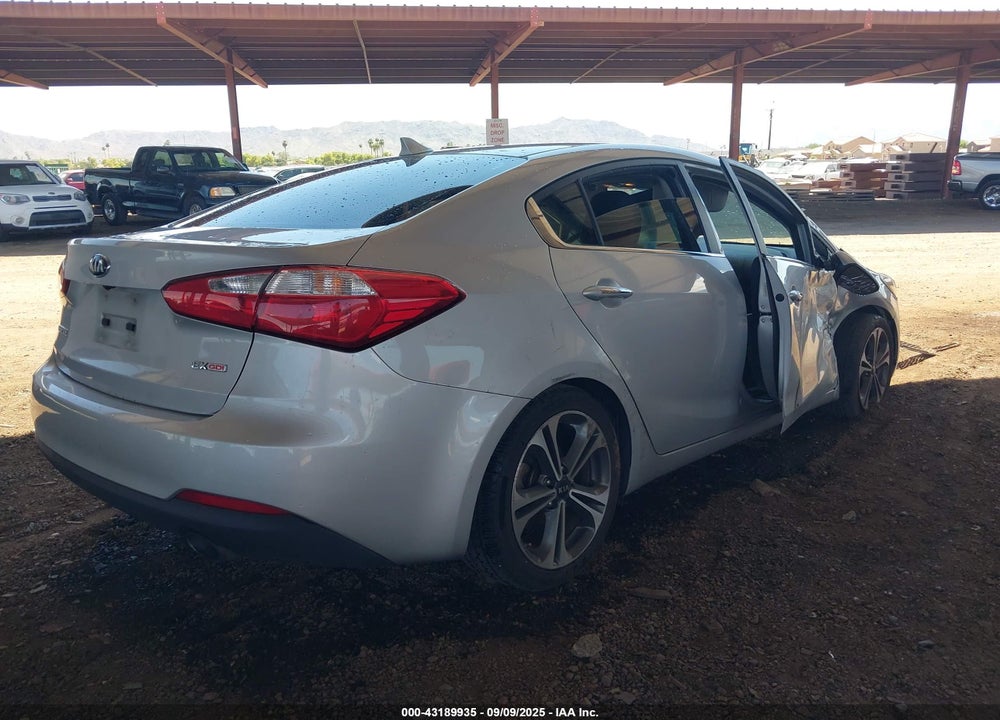2015 KIA FORTE VIN: KNAFZ4A82F5372766