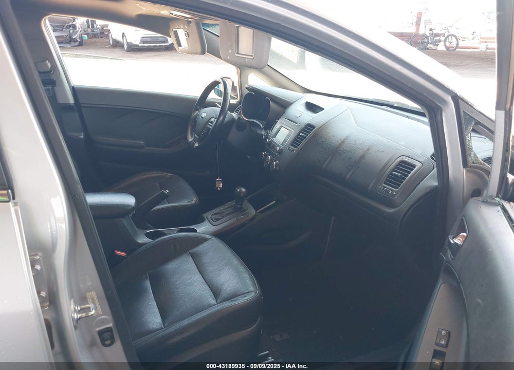 2015 KIA FORTE VIN: KNAFZ4A82F5372766