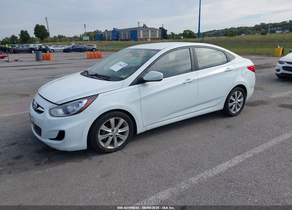 2013 HYUNDAI ACCENT VIN: KMHCU4AE3DU418680