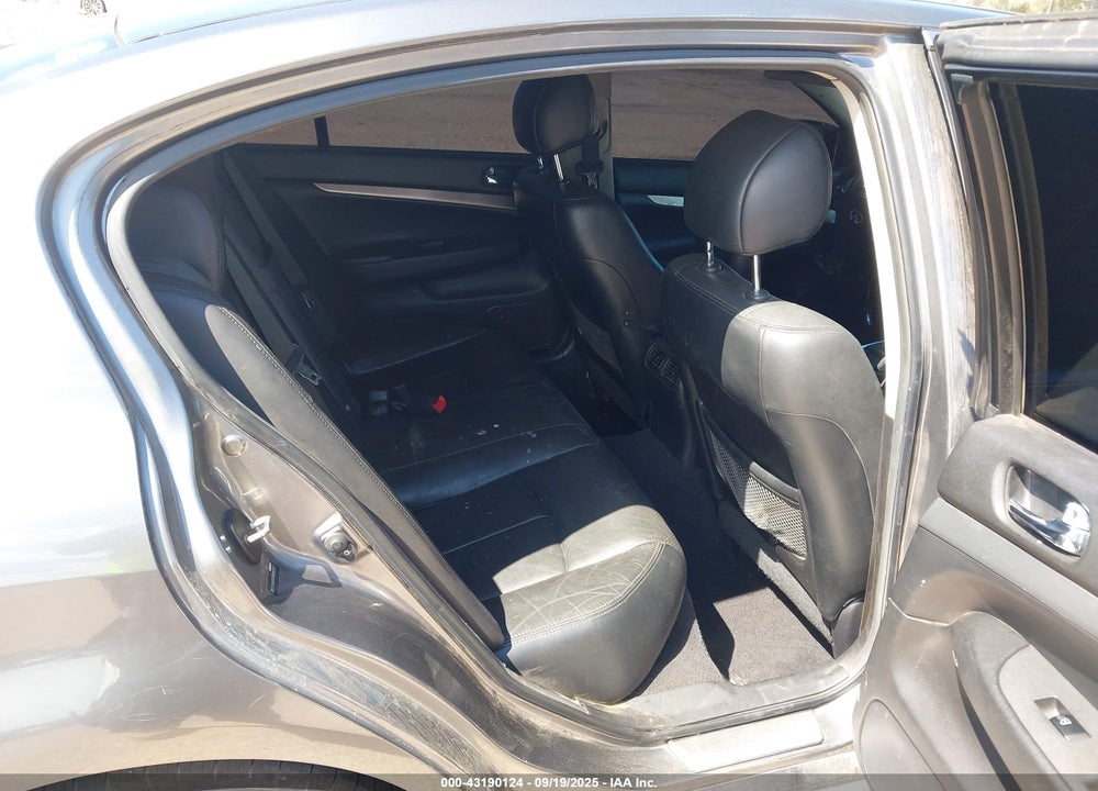 2015 INFINITI Q40 VIN: JN1CV6AP5FM580301
