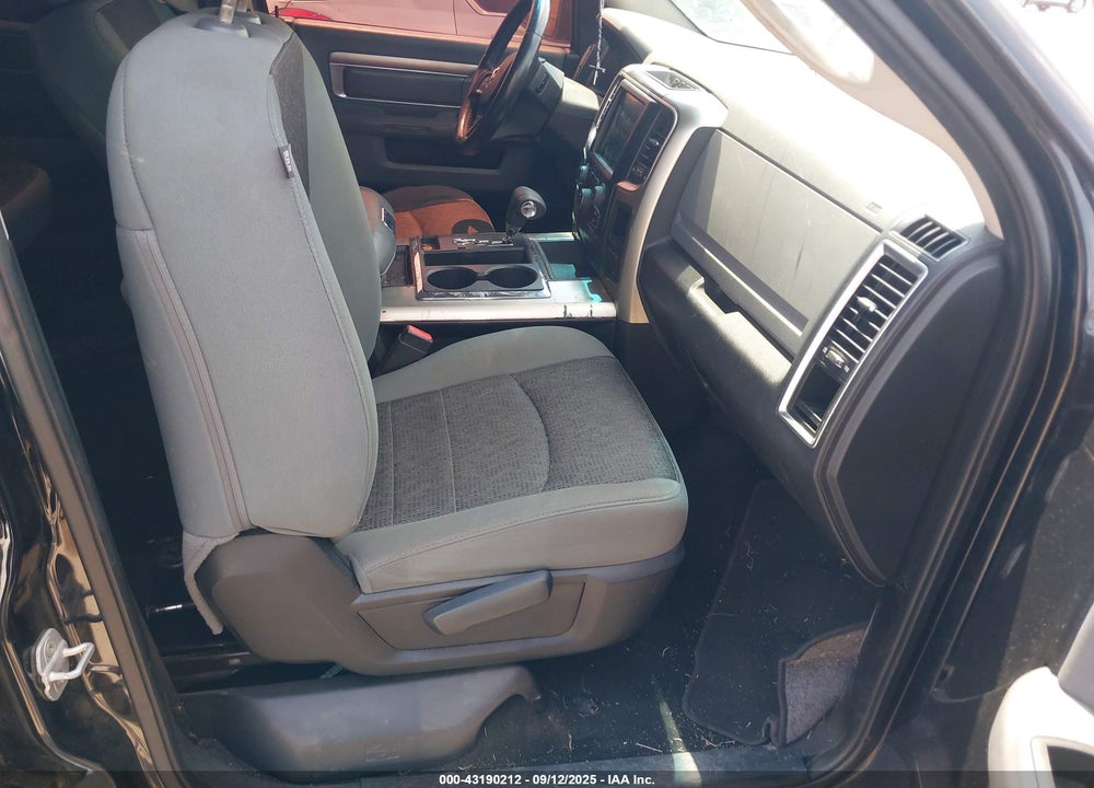 2013 RAM 1500 VIN: 1C6RR6LT5DS584371