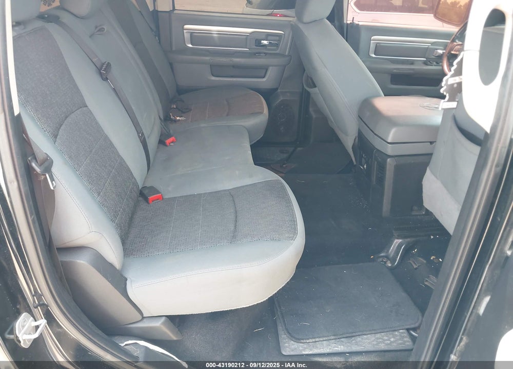 2013 RAM 1500 VIN: 1C6RR6LT5DS584371