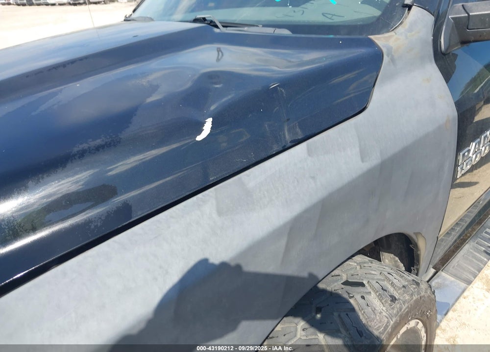 2013 RAM 1500 VIN: 1C6RR6LT5DS584371
